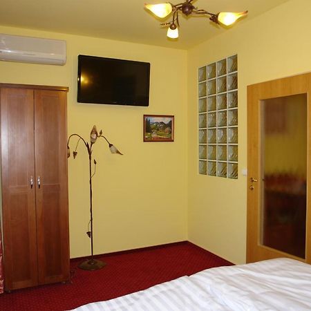 Holdlux Apartmanok Sarvar Ngoại thất bức ảnh