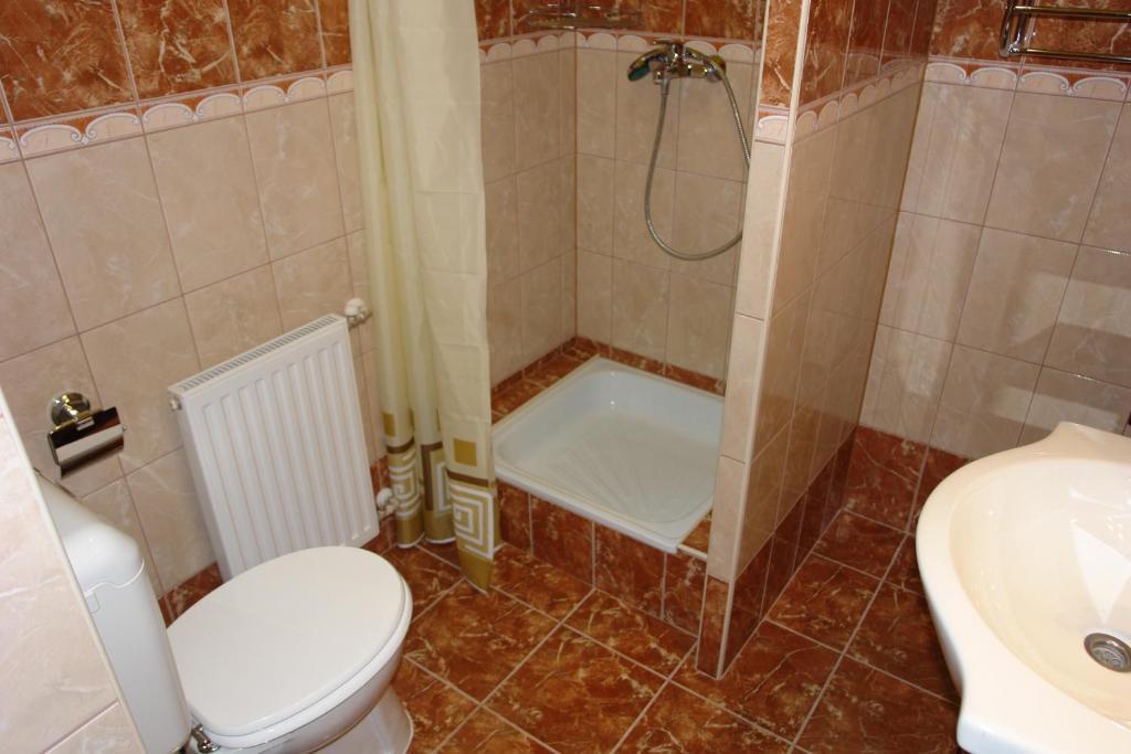 Holdlux Apartmanok Sarvar Phòng bức ảnh