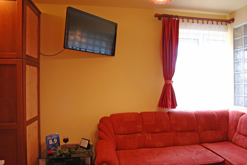 Holdlux Apartmanok Sarvar Ngoại thất bức ảnh