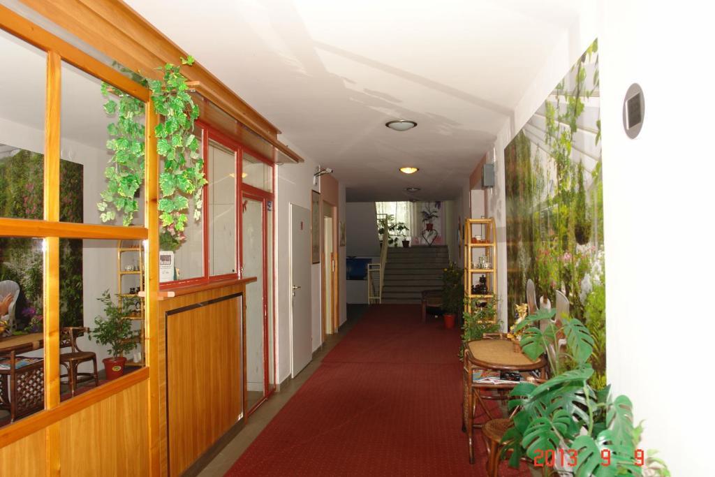 Holdlux Apartmanok Sarvar Ngoại thất bức ảnh